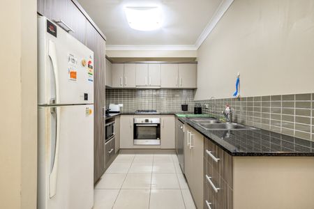 Furnished, 1 bedroom apartment, study and balcony - Photo 2