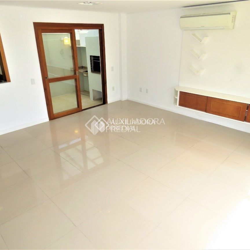 Casa em Condomínio com 3 quartos e 120m² para alugar em Medianeira, Porto Alegre. - Foto 1
