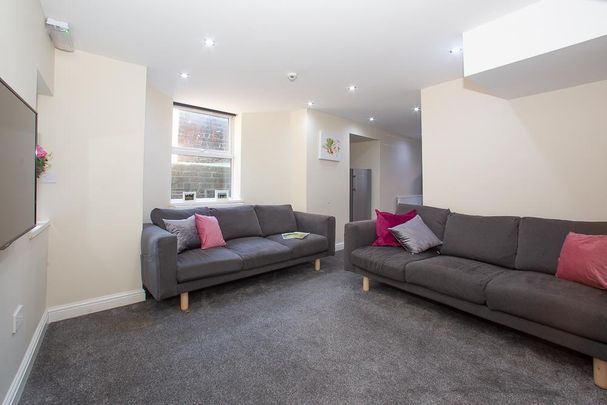 6 bedroom end of terrace house to rent - Photo 1