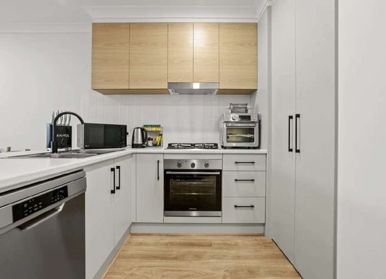 Look No Further ~ 2 Bedroom Townhouse ~ Prime Location! - Photo 1