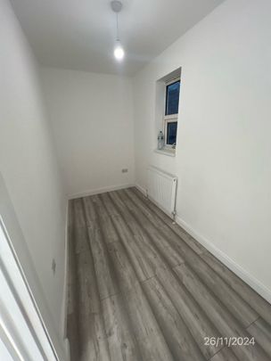 2 Bed Flat, The Drive, IG1 - Photo 1
