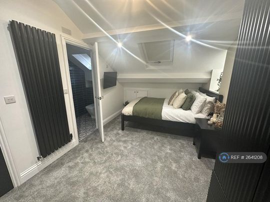 1 bedroom in a house share to rent - Photo 1