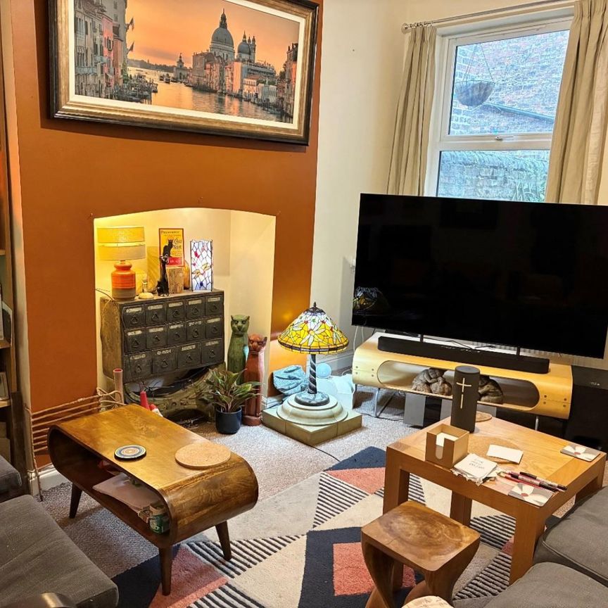 1 bedroom Flat To Let - Photo 1