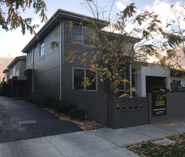 Townhouse in Noble Park - Photo 4