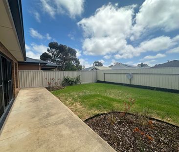 Modern 3-Bedroom Contemporary Home in Prime Location! - Photo 2