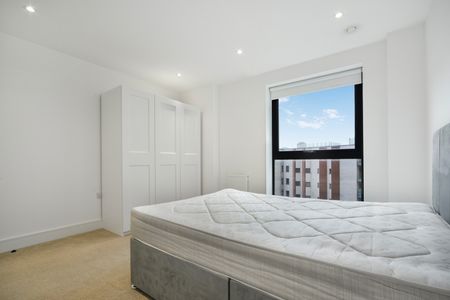 1 Bed Flat, East Thames House, E14 - Photo 4