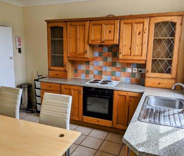 6 bedroom detached house to rent - Photo 3