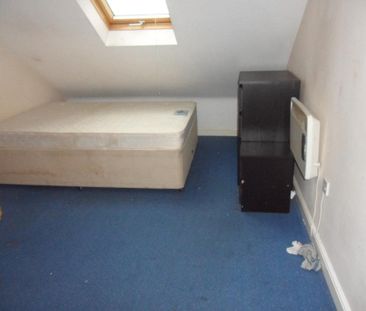 3 bedroom flat to rent - Photo 6