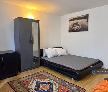 1 bedroom in a flat share to rent - Photo 3