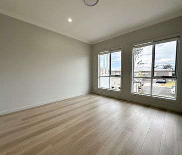 Modern Family Living - Photo 2