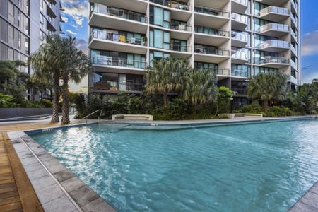 Sky-High Luxury in Newstead – Level 19 Apartment with Spectacular Views - Photo 5