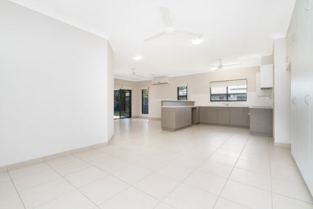 COMFORTABLE FAMILY LIVING WITH SPACE, STYLE & CONVENIENCE - Photo 3