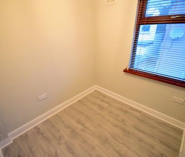 42 Greenore Street, BT68NF, Belfast - Photo 4