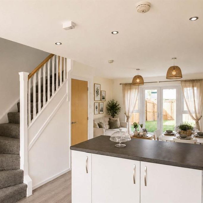 2 bedroom end of terrace house to rent - Photo 1