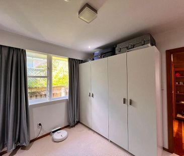 Charming 2-Bed Eastbourne Flat, Beachside Bliss - Photo 2