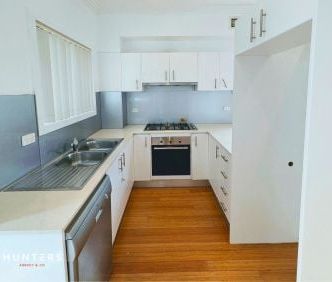 Immaculate Quiet Rear Duplex with Ducted Air Conditioning - Photo 2