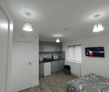 Studio to rent - Photo 2