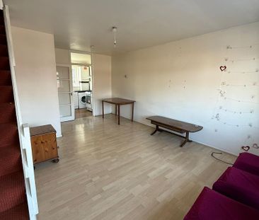 2 bedroom maisonette to rent - Photo 2