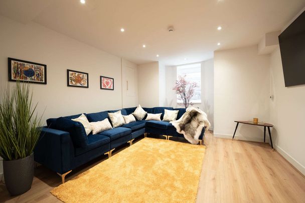 😁 Modern HMO in a great location 😁 Room 3 - Photo 1
