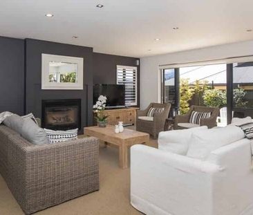 Fully furnished -ready to move in - Photo 2