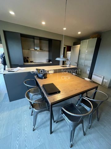 Casa de pedra restaurada en lloguer al Padró de Pals per a segona residència. - Photo 2