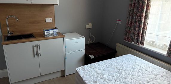 Studio to rent - Photo 2