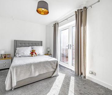 4 bedroom semi-detached bungalow to rent - Photo 5