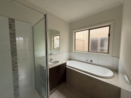 Please contact catie@sweeneyea.com.au for private inspections. - Photo 4