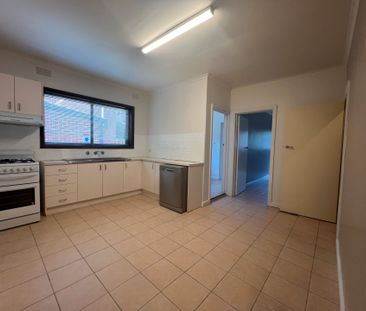 3 Bedroom Home close to all amenities - Photo 5