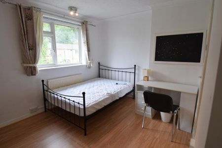 4 bedroom house to rent - Photo 2