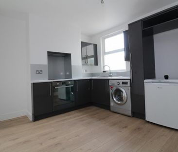 4 bedroom terraced house to rent - Photo 3