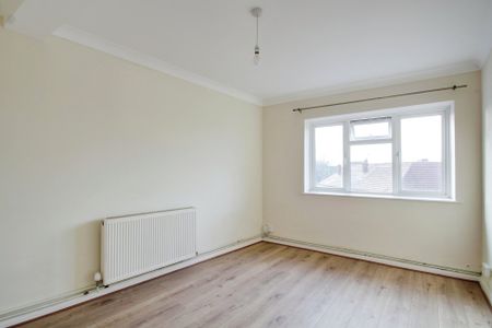 2 bed flat to rent in Meadfield Road, Slough, SL3 - Photo 5