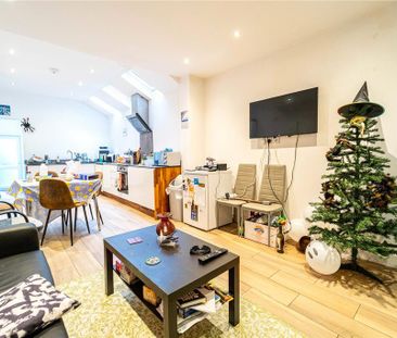 4 bedroom end of terrace house to rent - Photo 2