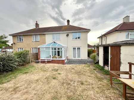 4 Bed Semi-Detached House, Cotman Walk, BS7 - Photo 2