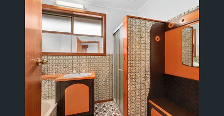 Solid original brick home with endless potential - Photo 4