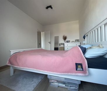 Prachtig dakappartement met terras, gelegen in het hartje van Sint-... - Photo 3