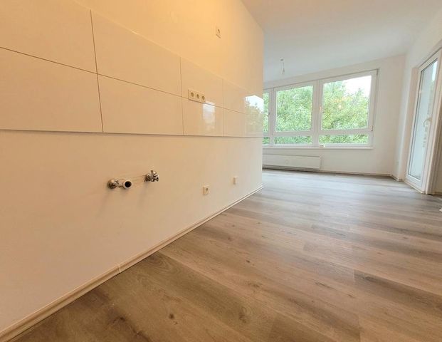 Aussicht über Freisenbruch! Helle 4-Zimmer-Wohnung mit Balkon! - Photo 1