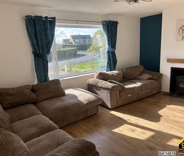 3 bed Semi-detached in Barley Close , Warminster, BA12 9LX - Photo 2