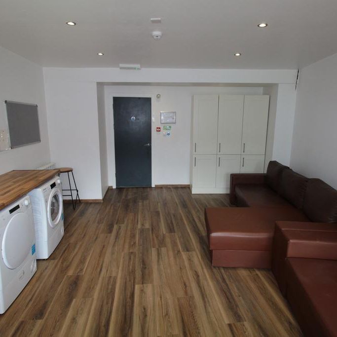 1 bedroom in a house share to rent - Photo 1