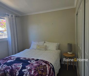 Charming 3-Bedroom Cabin - Compact, Complete & Convenient - Photo 2