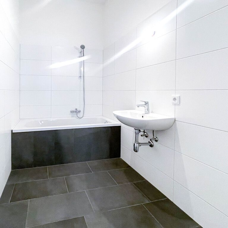 Erstbezug - Einzigartige 2- Zimmer Wohnung mit Küche am Hauptplatz in Enns - Photo 1