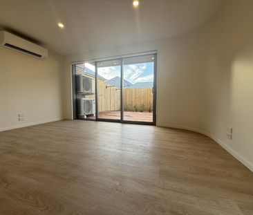Brand-New, Sunny 2-Bedroom Townhouse with Private Deck in St Albans - Photo 1