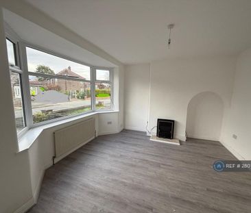 3 bedroom semi-detached house to rent - Photo 2