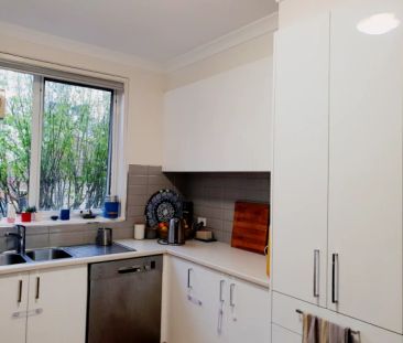 2 Bed, 1 Bath - Photo 4