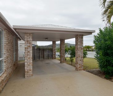 :: NEAT & TIDY LOWSET HOME IN NEW AUCKLAND! - Photo 2