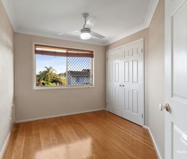 Executive living at Calamvale with Stretton College Catchment - Photo 1