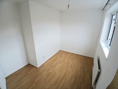 York Road, Stevenage - Photo 4