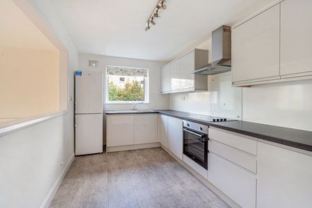 Cedar Court, Haslemere - 2 bedrooms Property for lettings - Seymours - Photo 2