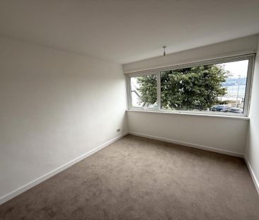 3 bedroom flat to rent - Photo 5
