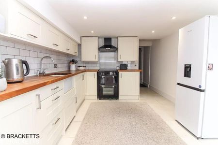 2 bedroom semi-detached house to rent - Photo 4